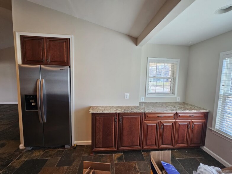 Building Photo - 310 Silver Ridge Dr