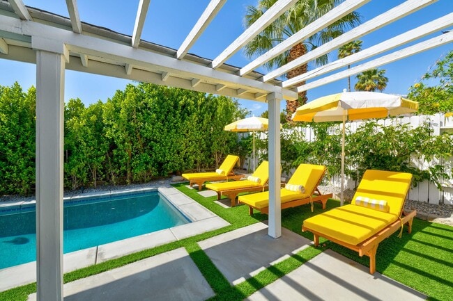 Building Photo - 1433 E Caleta Way