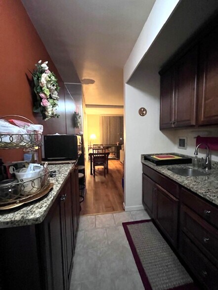 Kitchen - 1011 Arlington Blvd