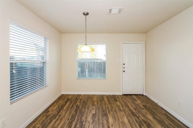 Building Photo - 5410 Aranas Ln
