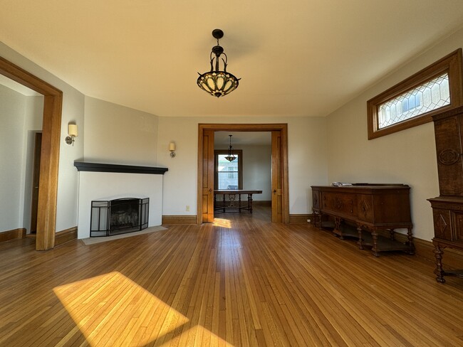 Main Living Room - 951 Oxford St