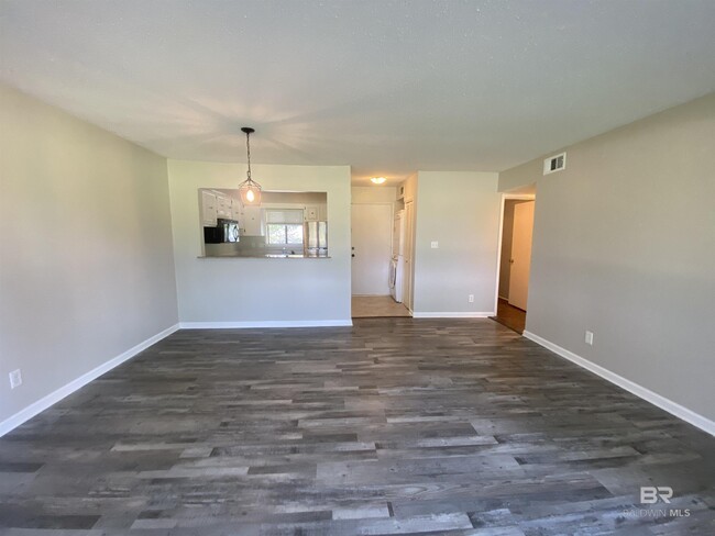 Building Photo - 109 Golf Terrace