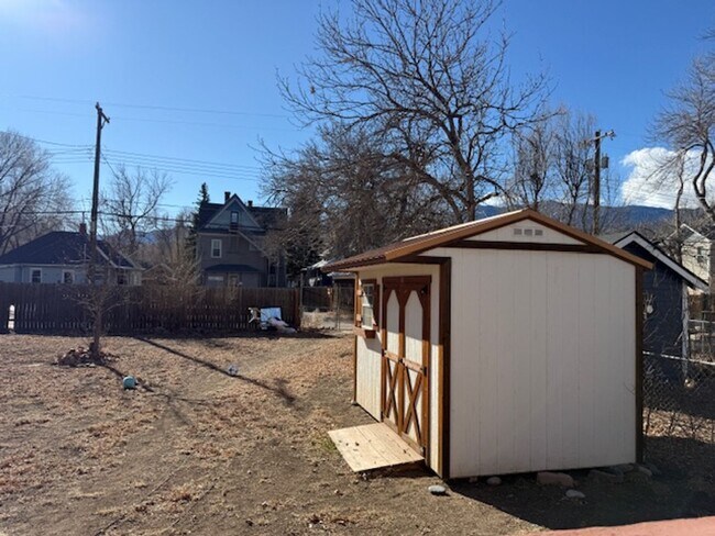 Building Photo - *West side charmer completely remodeled, mid century flare!