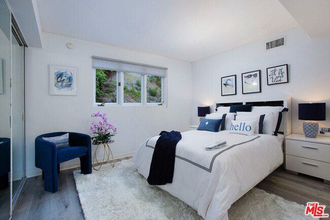 Building Photo - 1166 San Ysidro Dr