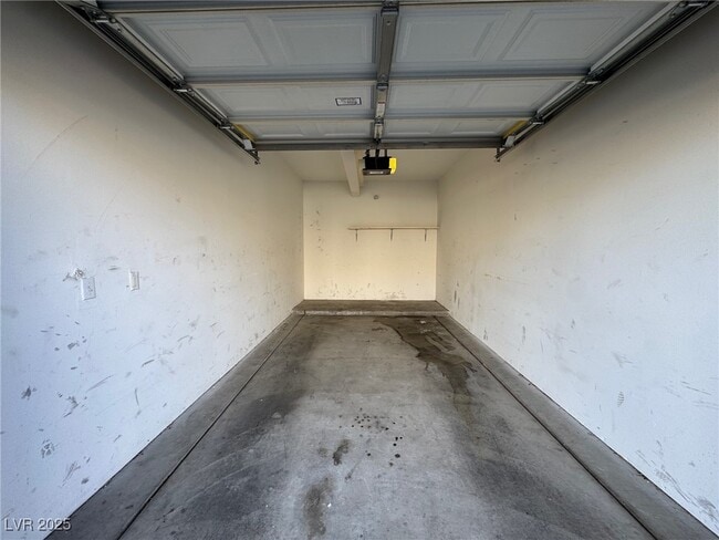 Building Photo - 75 N Valle Verde Dr