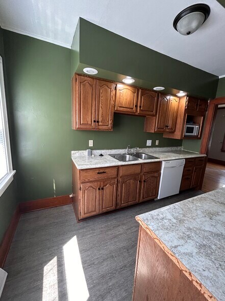 Building Photo - 416 E 29th Pl
