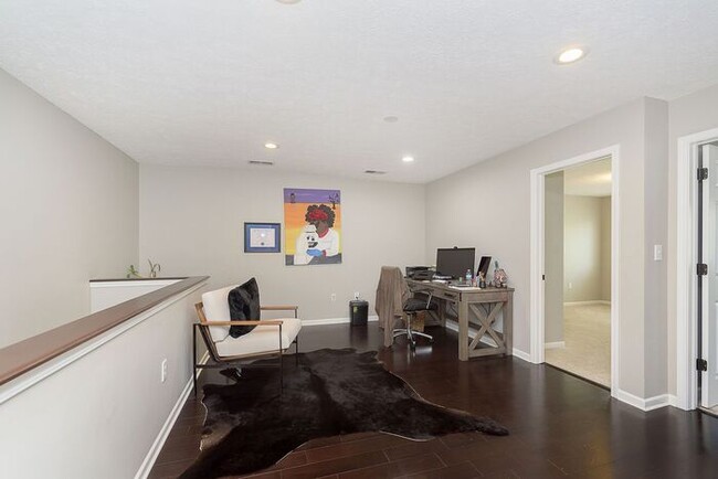 Building Photo - Beautiful Updated 2 Bed 2 1/2 Bath Condo i...