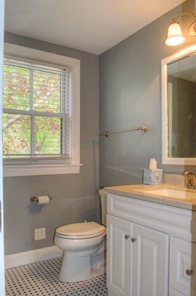 Building Photo - Carriage House