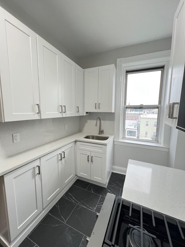 Building Photo - 343 Pavonia Ave