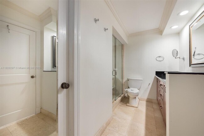 Building Photo - 2901 S Bayshore Dr