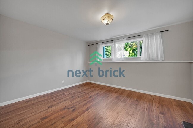 Building Photo - Prime Bellevue Home in a Highly Desirable Neighborhood