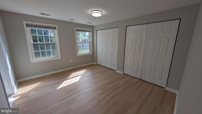 Building Photo - 5813 Shana Pl
