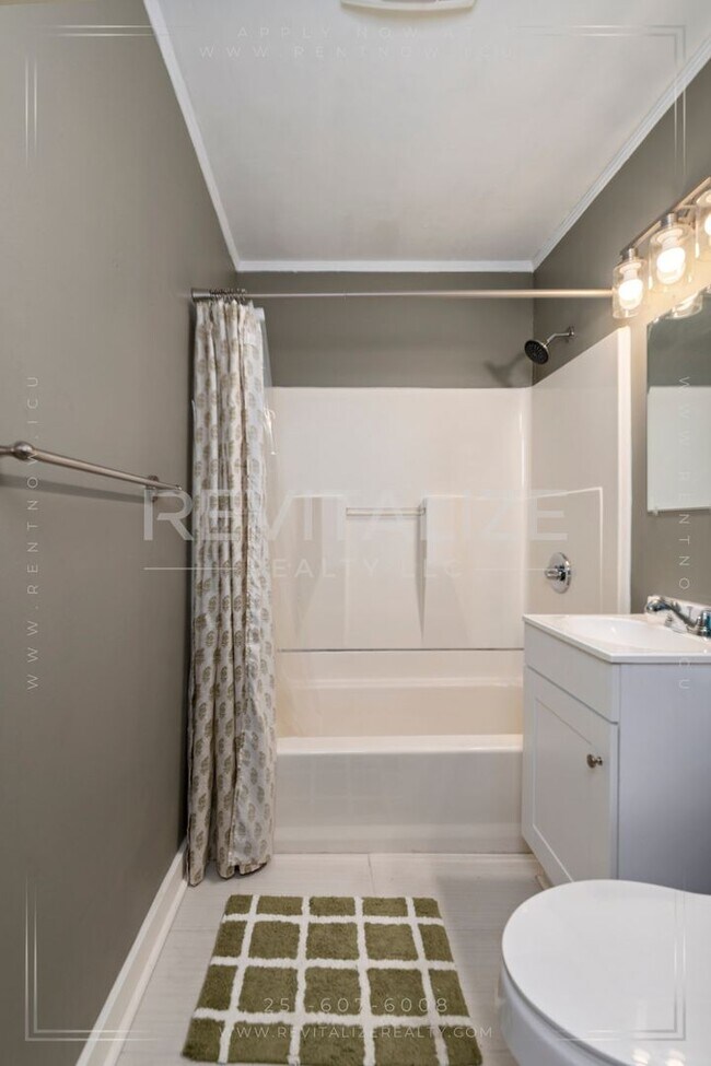 Building Photo - HALF-OFF DEPOSIT SPECIAL! Furnished 2 Bedr...
