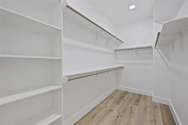Building Photo - 1805 Emir St