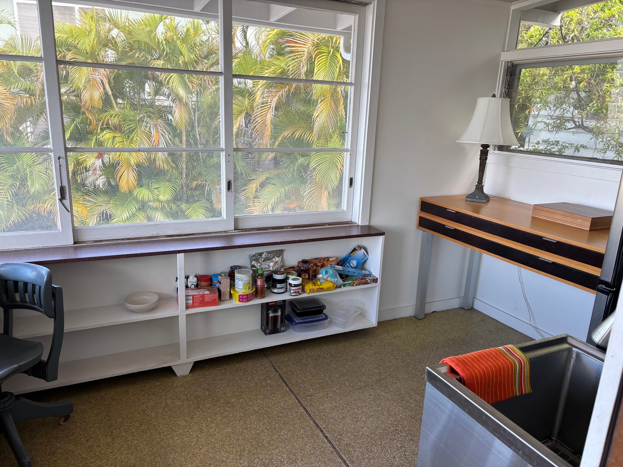 Kitchenette - 1970 Mott-Smith Dr