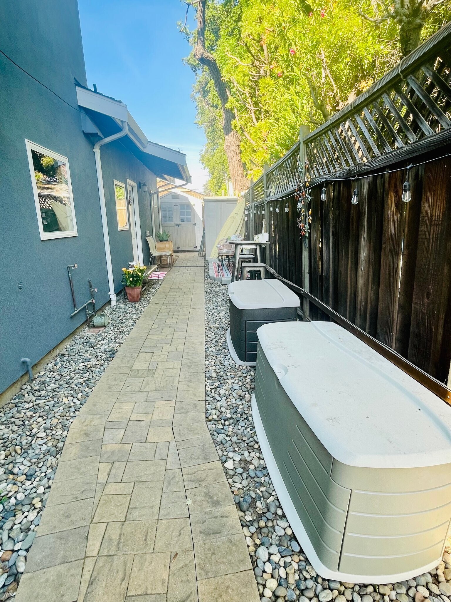 Building Photo - 1363 Los Arboles Ave