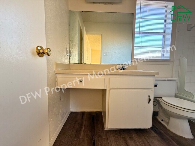 Building Photo - 1021 Pleasant Valley Ln