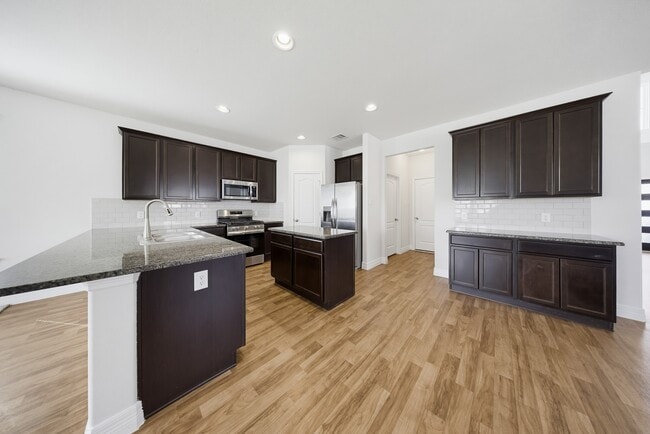 Building Photo - 40615 Guillemont Ln