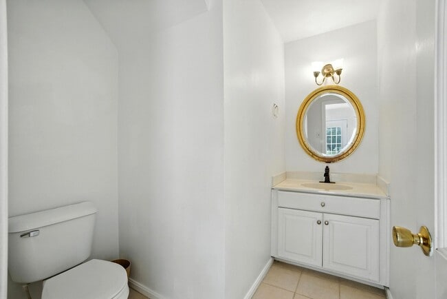 Building Photo - 24 Bohnert Dr