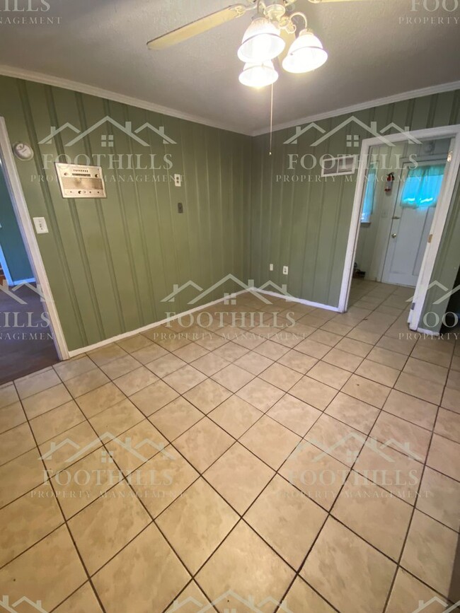 Building Photo - 3-Bed 2-Bath Brick Home with Spacious Lot,...