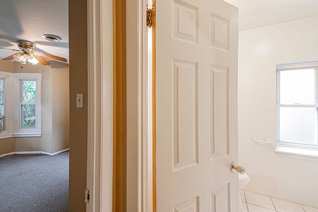 Building Photo - 530 N 32nd St