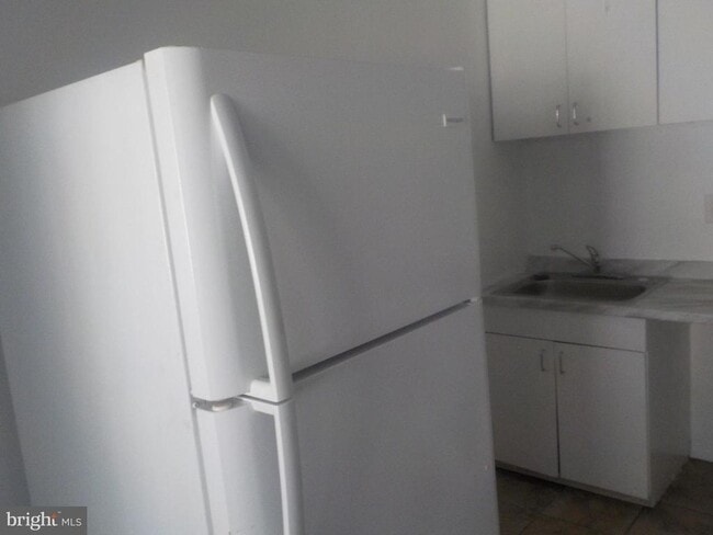 Building Photo - 569 N 58th St
