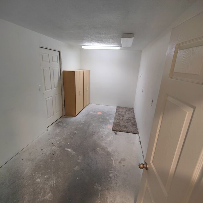 Building Photo - 5 Bed/3 Bath Townhome for Rent in Cedar Hi...
