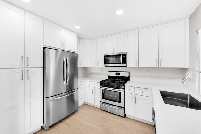Building Photo - Stunning Remodeled Summerlin Home!