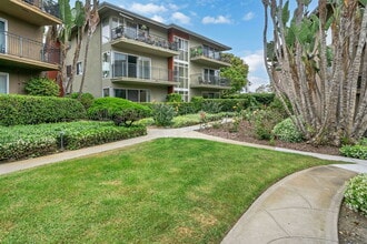 Building Photo - 5357 La Jolla Blvd
