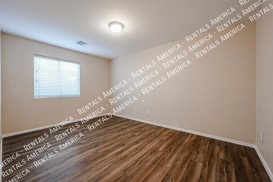 Building Photo - 138 N 153rd Ave