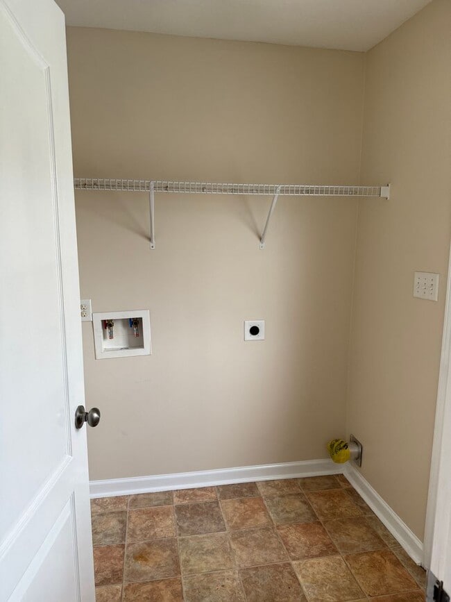 Building Photo - 1240 Ball Park Ave NE