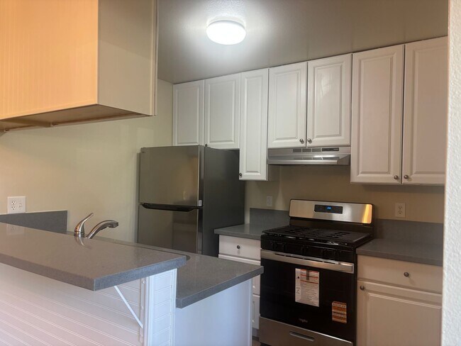 Building Photo - Completely Renovated Single Story #1 Unit