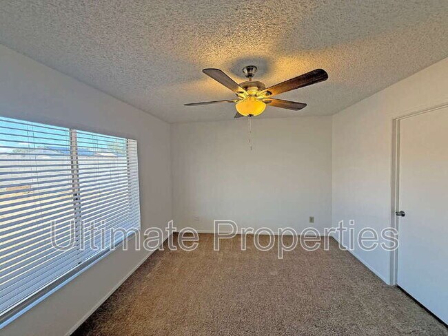 Building Photo - 9538 W Echo Ln