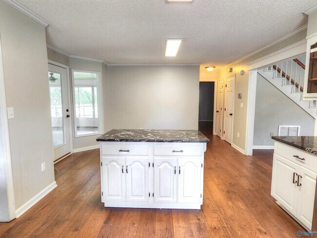 Building Photo - 1815 Shellbrook Dr NW