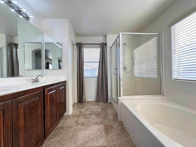 Building Photo - MESA MTNS EDGE POD 212& VALLA