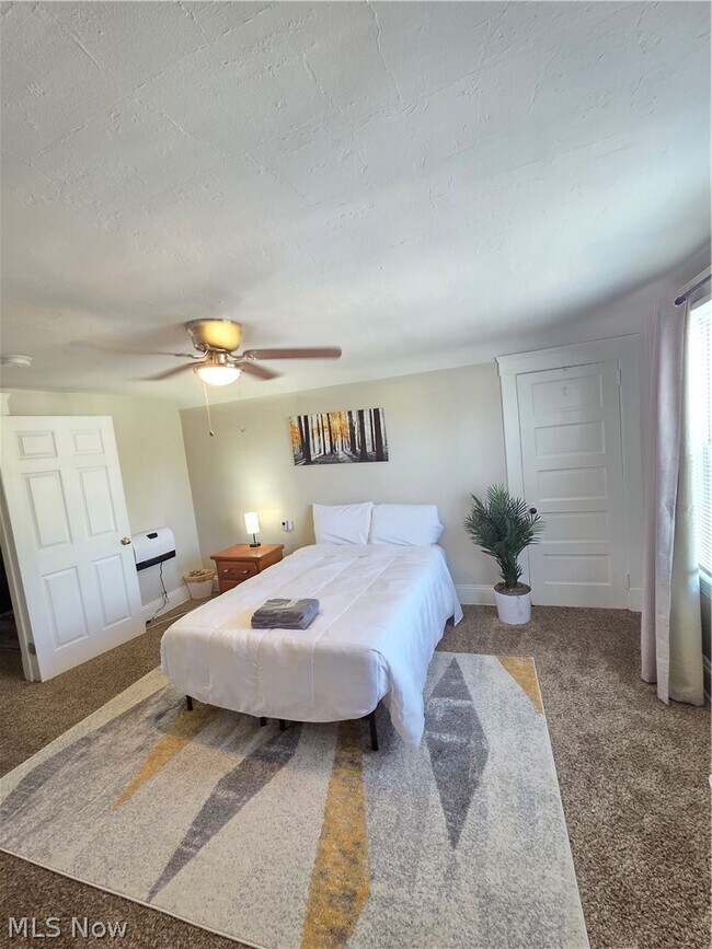 Building Photo - 1450 E 110th St