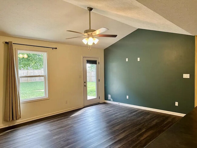 Building Photo - Victoria Way