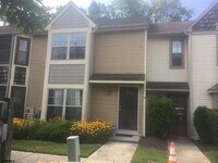 Building Photo - 15 Cambridge Townhouse Dr