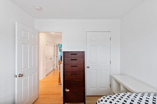 Building Photo - Waterfront Living in Colonial Beach | Monroe Bay Views | 3BR Townhome w/ Garage | 2,200 Sq Ft