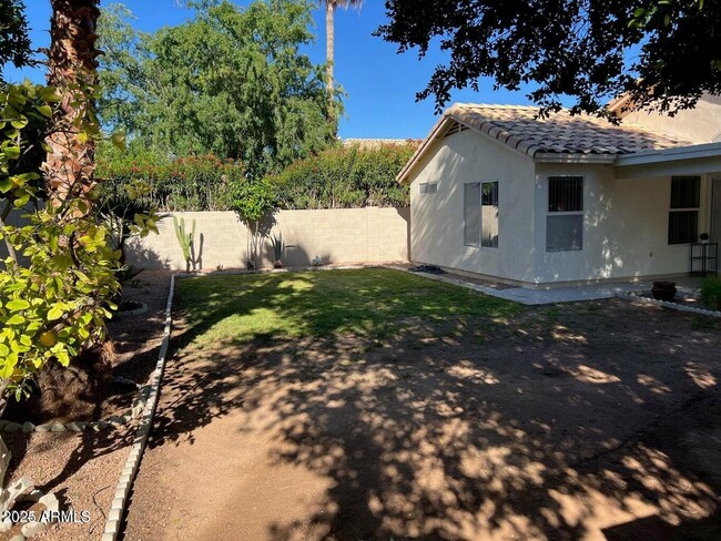 Building Photo - 7160 W La Senda Dr