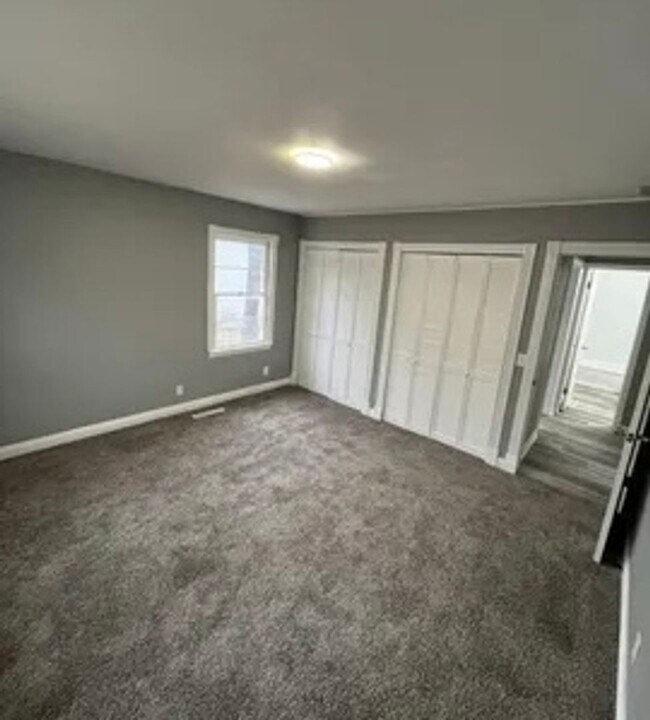 Building Photo - 3 bedroom/2 bath house