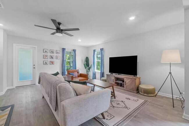 Building Photo - Beautiful, newly built 3-bedroom in South Walton