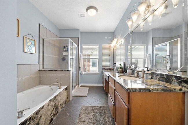 Building Photo - 909 W 21st St