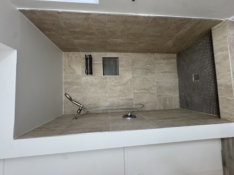 Building Photo - 5904 Daggett Ave