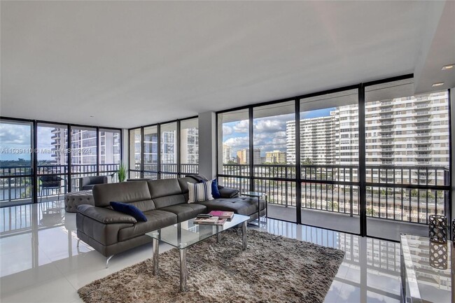 Building Photo - 2049 S Ocean Dr