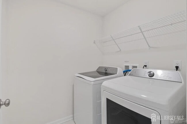 Building Photo - 735 Station Rd