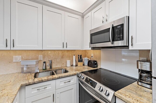 Building Photo - 353 S US Hwy 1