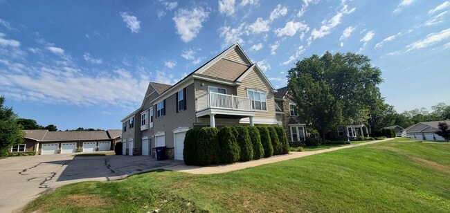 Building Photo - 3231 Wexford Dr