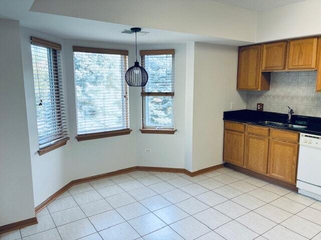 Building Photo - 927 Elderberry Cir