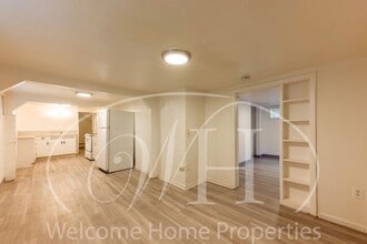 Building Photo - 320 SE 4th St